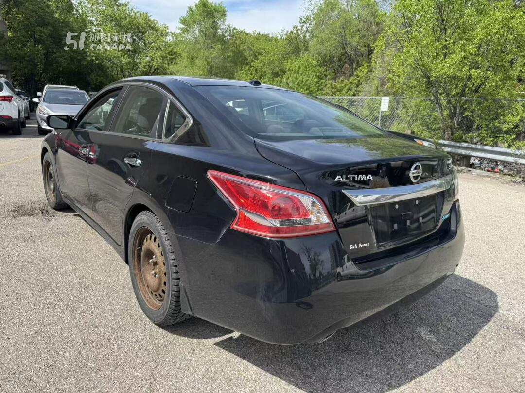 2013 Nissan Altima view 4