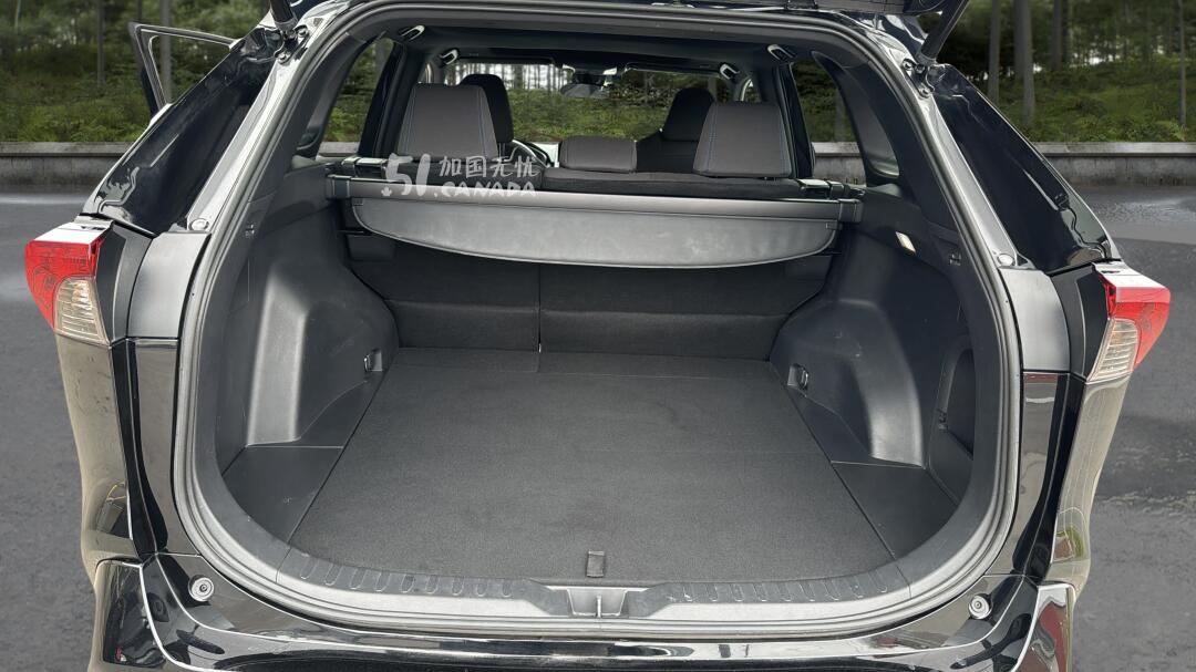 2023 Toyota RAV 4 view 8