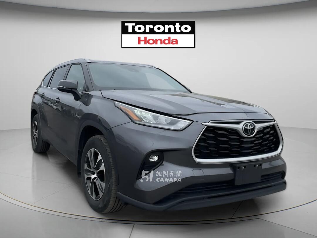 2023 Toyota Highlander view 2