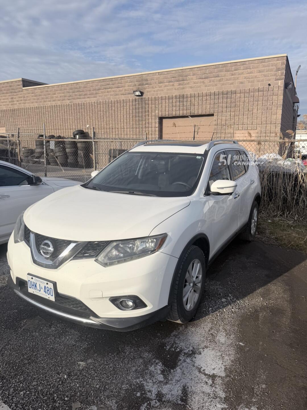 2014 Nissan Rogue view 3