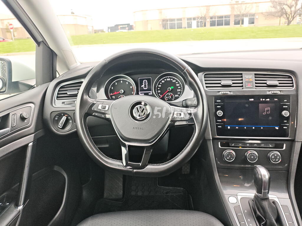 2018 Volkswagen Golf view 10