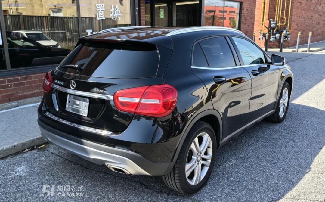 2015 Mercedes-Benz GLA view 6