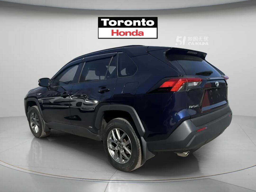 2021 Toyota RAV 4 view 3