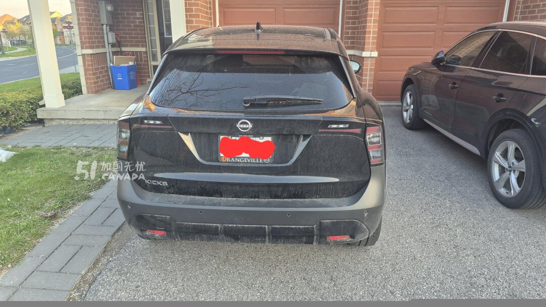 2025 Nissan Kicks view 2