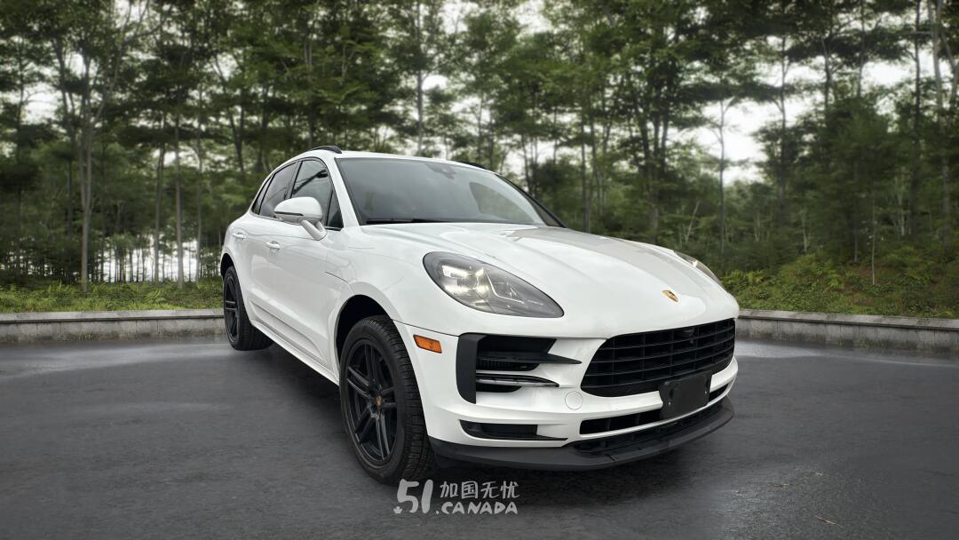 2019 Porsche Macan view 2