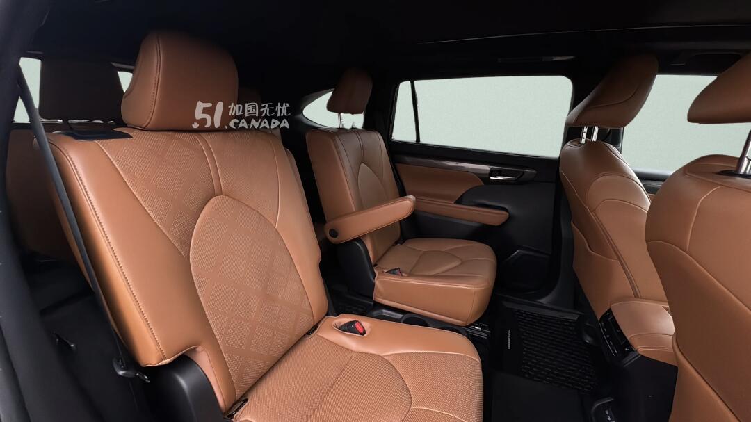 2023 Toyota Highlander view 9