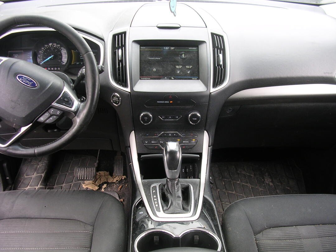 2015 Ford Edge view 8