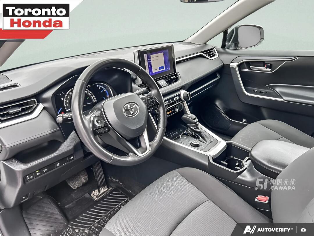 2023 Toyota RAV 4 view 7
