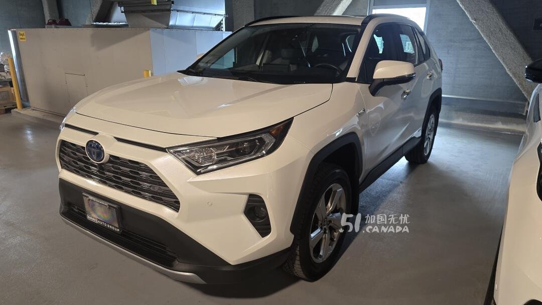 2021 Toyota RAV 4 view 1