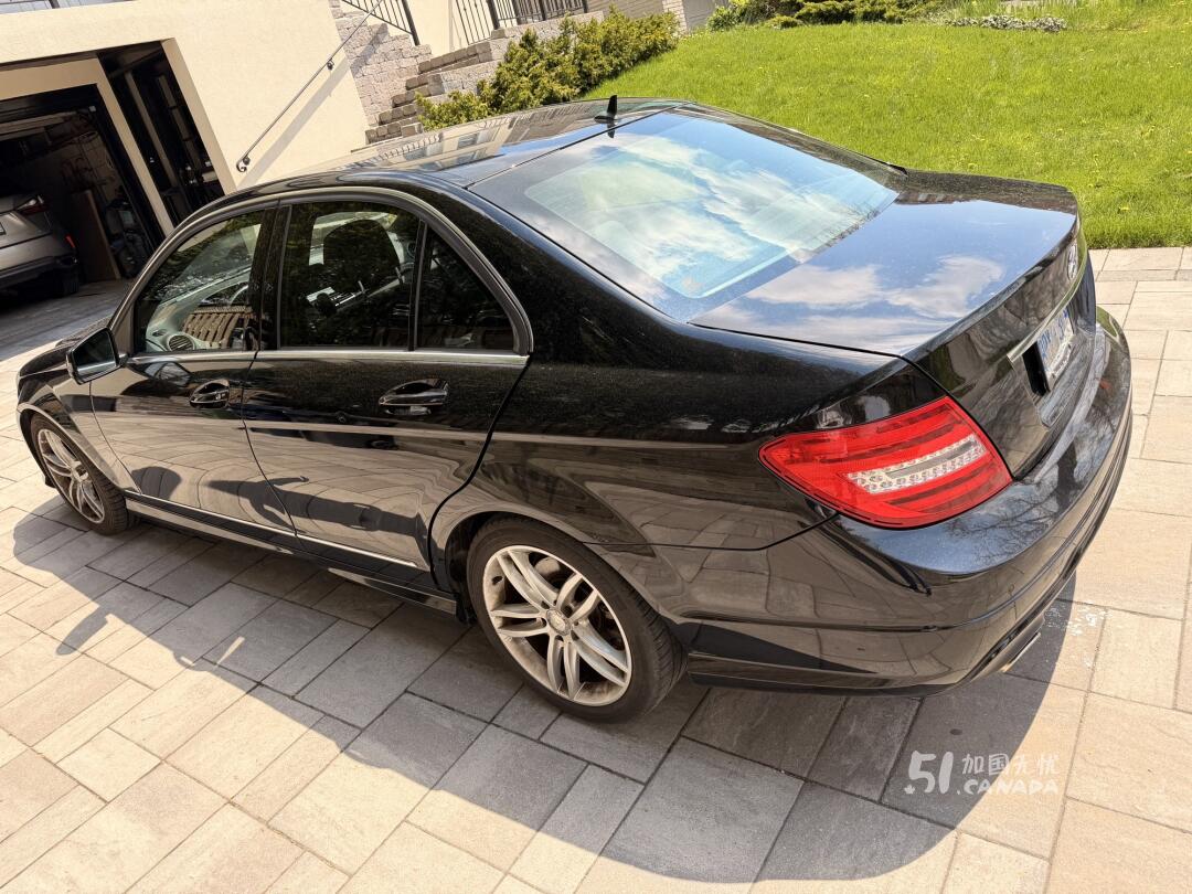 2013 Mercedes-Benz C-Class view 2