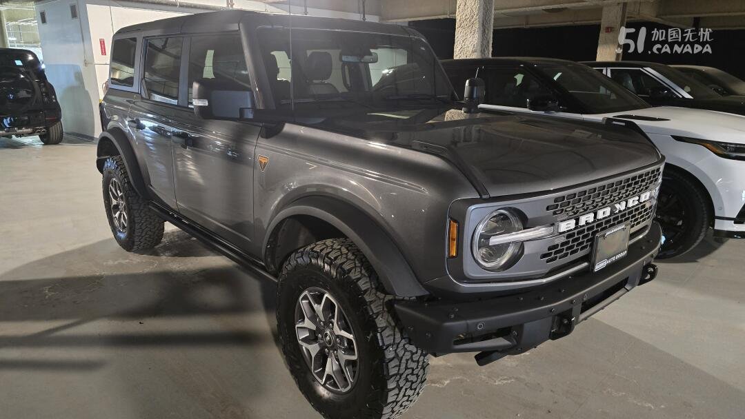 2024 Ford Bronco view 3