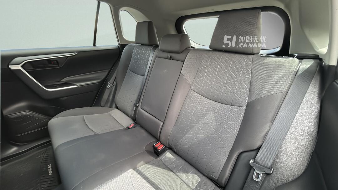 2022 Toyota RAV 4 view 7
