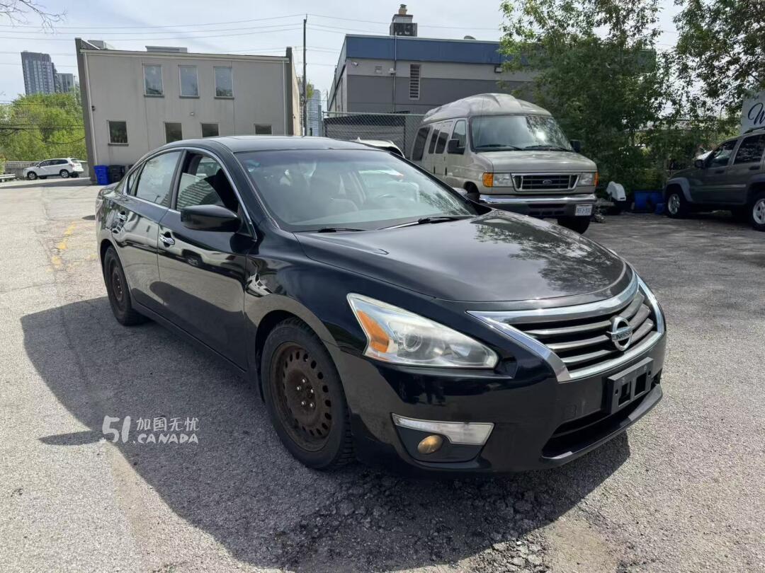 2013 Nissan Altima view 5