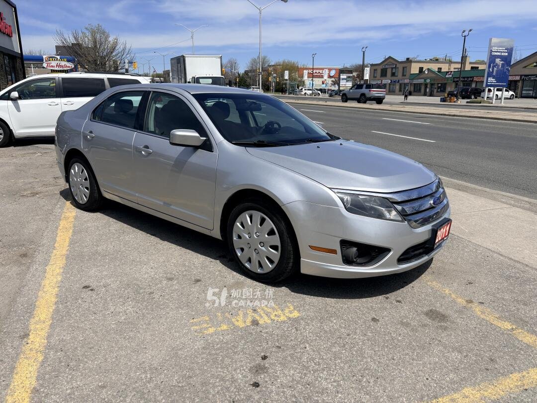 2011 Ford Fusion view 3