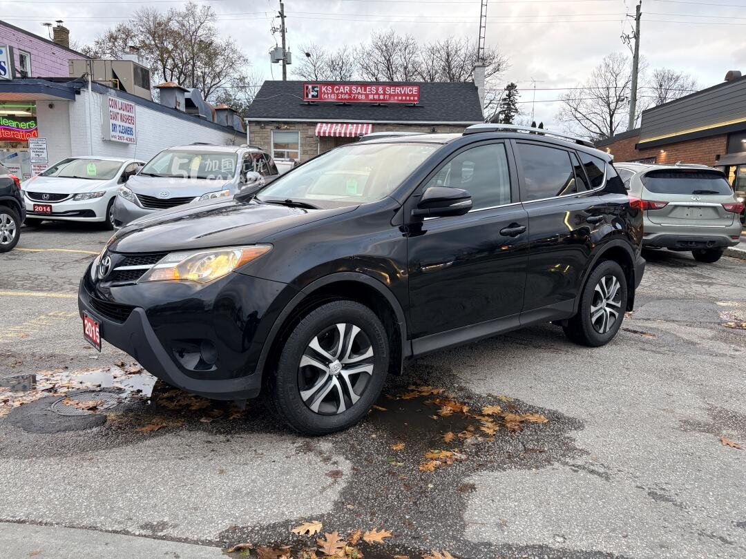 2015 Toyota RAV 4 view 1
