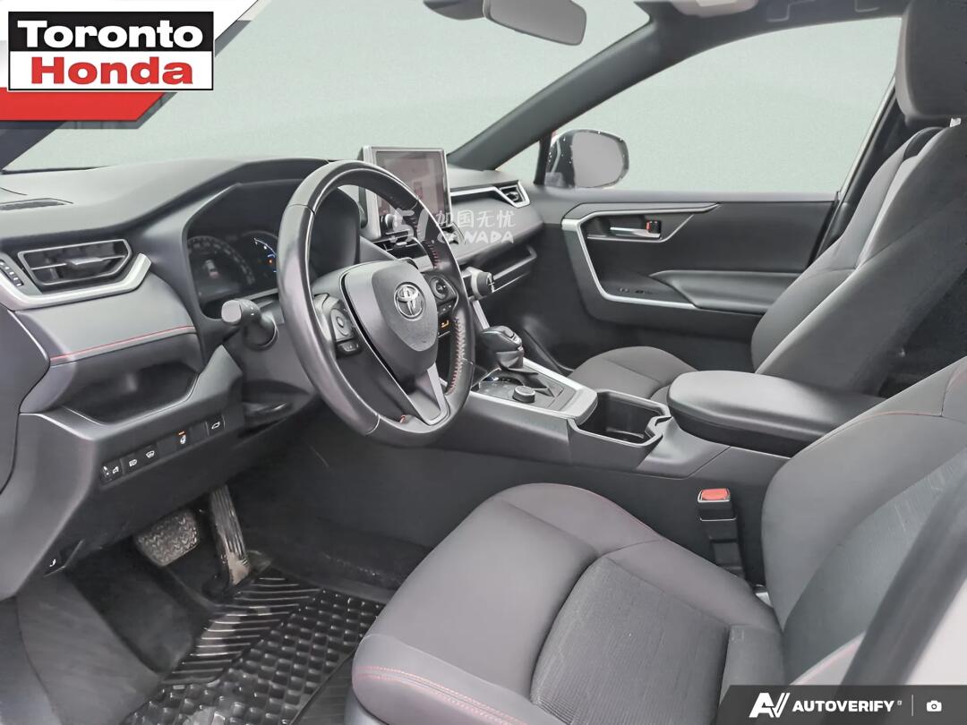 2023 Toyota RAV 4 view 5