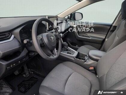 2024 Toyota RAV 4 view 5