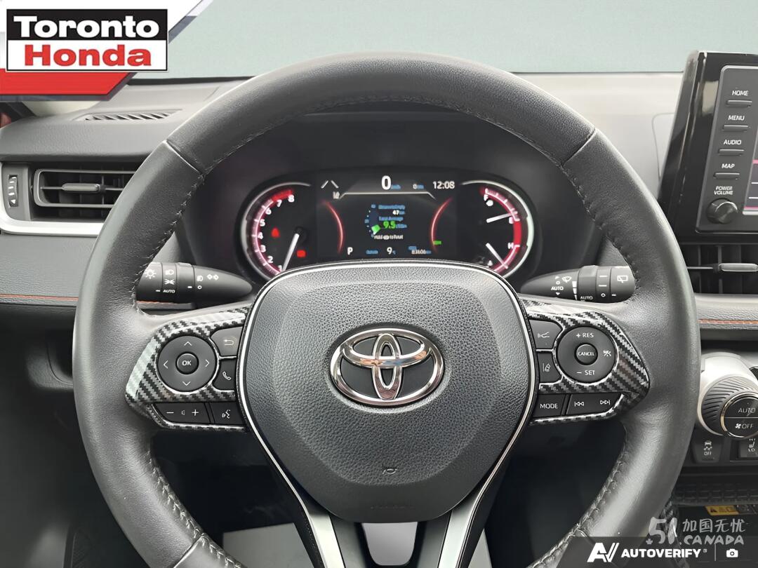 2022 Toyota RAV 4 view 8