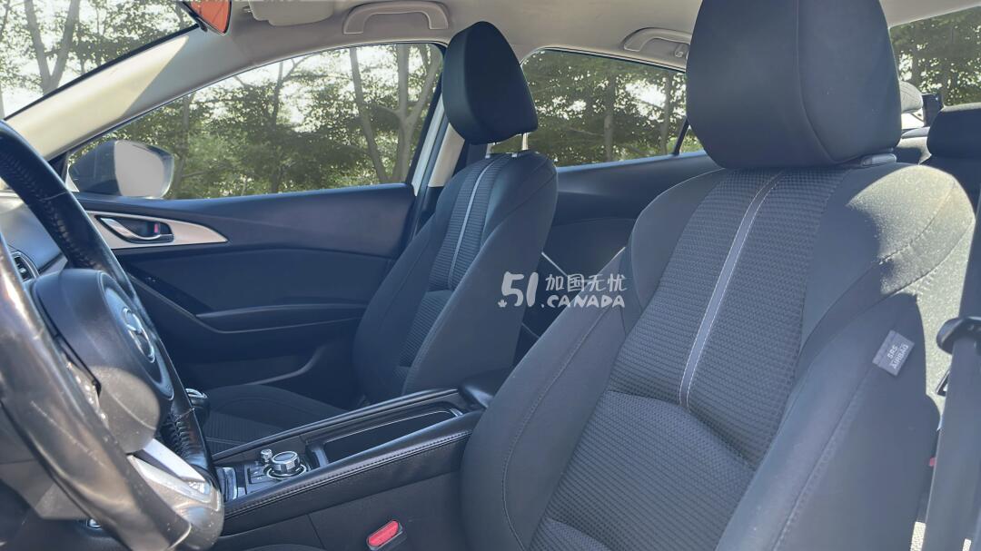 2017 Mazda 3 view 5
