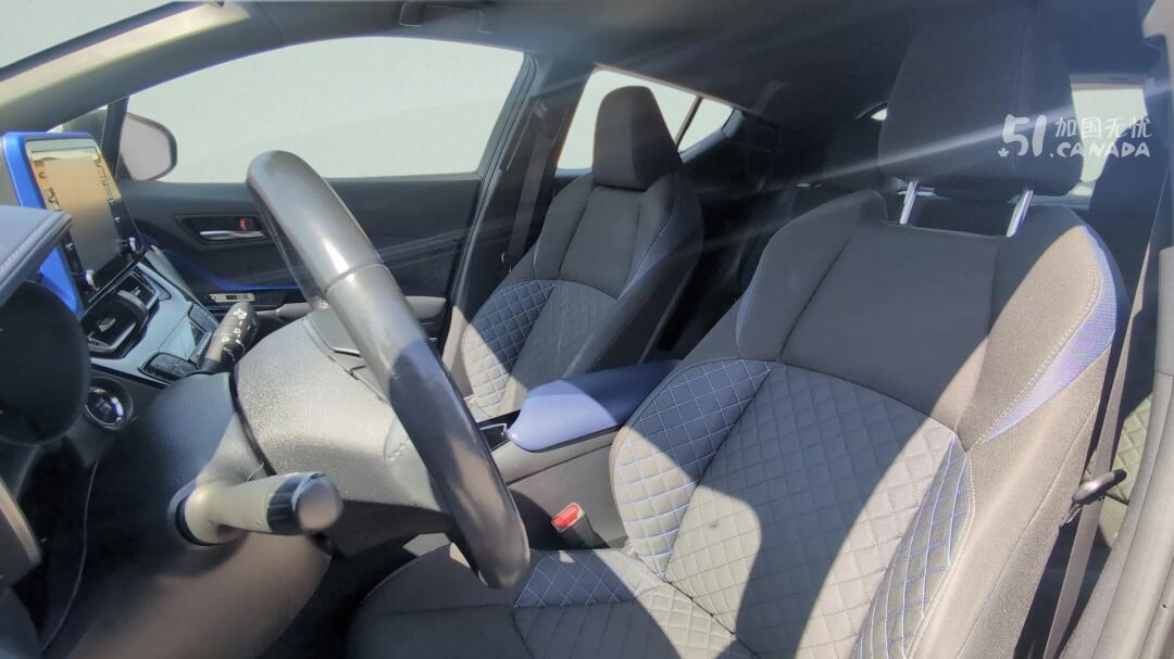 2021 Toyota C-HR view 5