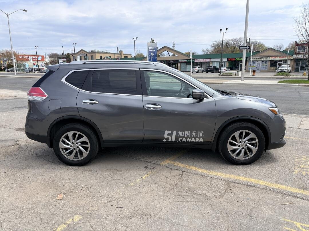 2015 Nissan Rogue view 4