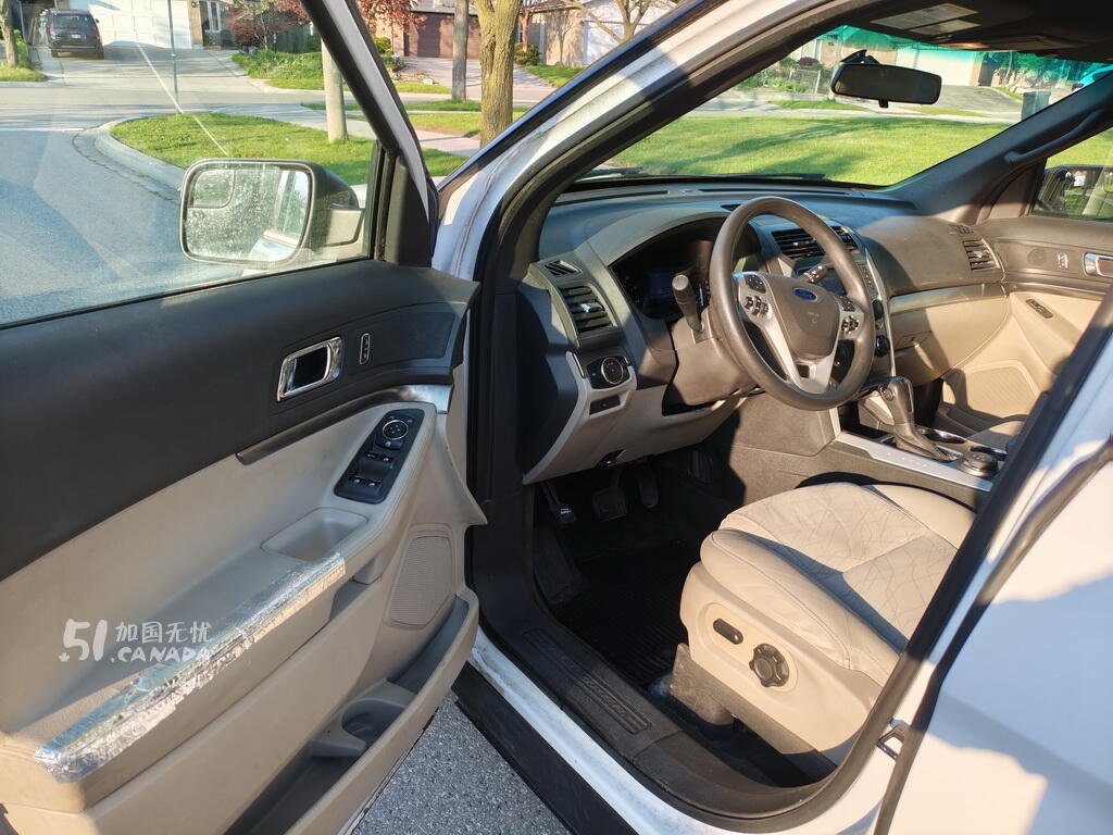 2013 Ford Explorer view 6