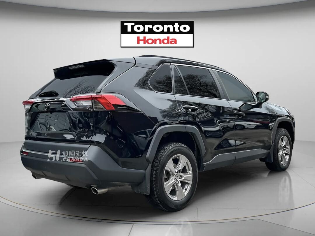 2022 Toyota RAV 4 view 3