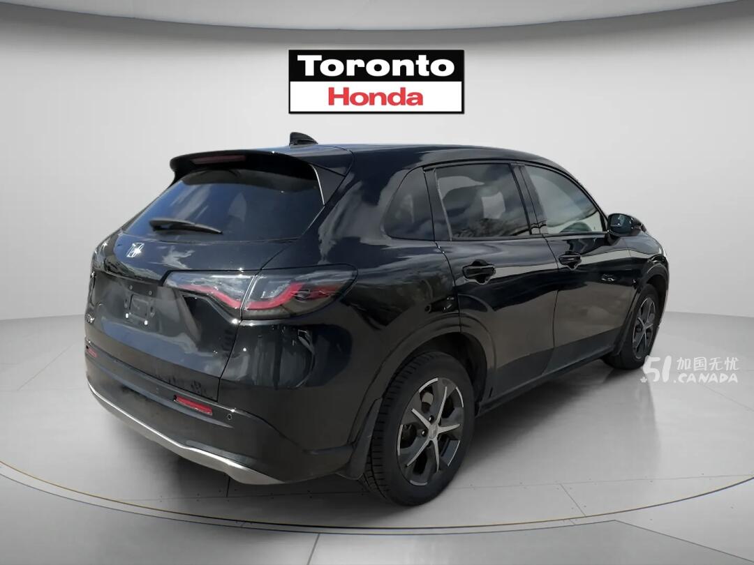 2024 Honda HR-V view 3