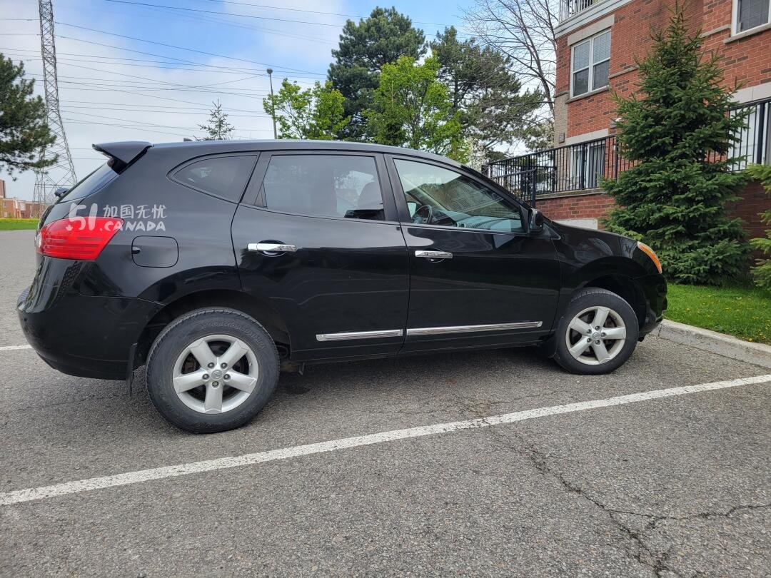2013 Nissan Rogue view 2