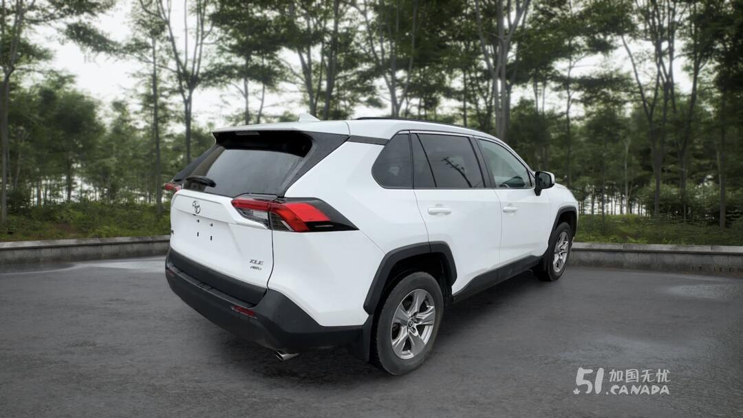 2022 Toyota RAV 4 view 4