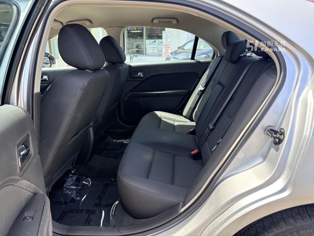 2011 Ford Fusion view 8