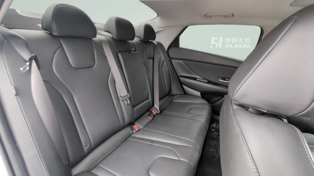 2025 Hyundai Elantra view 8