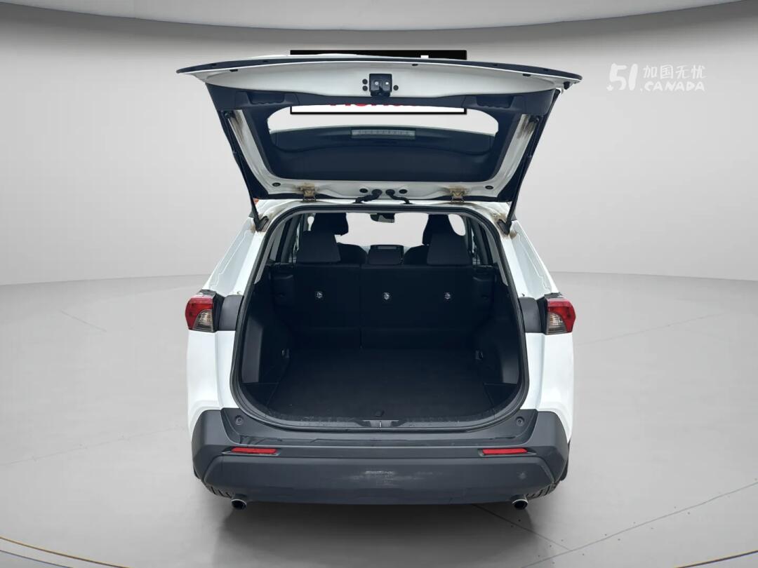 2021 Toyota RAV 4 view 9