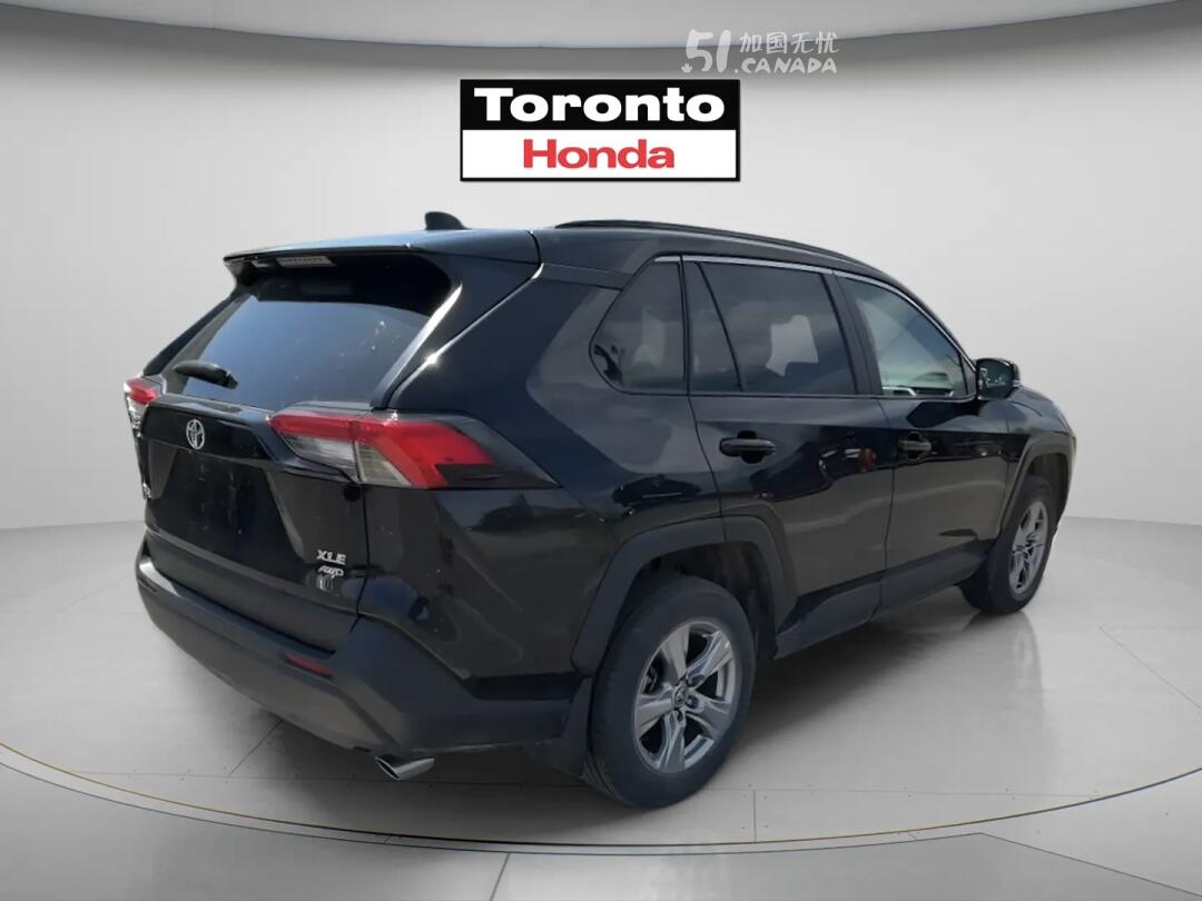 2024 Toyota RAV 4 view 4