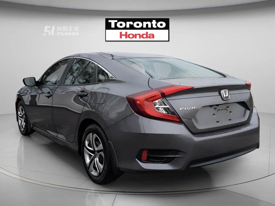 2018 Honda Civic view 4