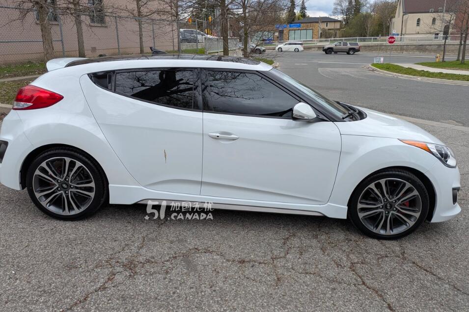2016 Hyundai Veloster view 9