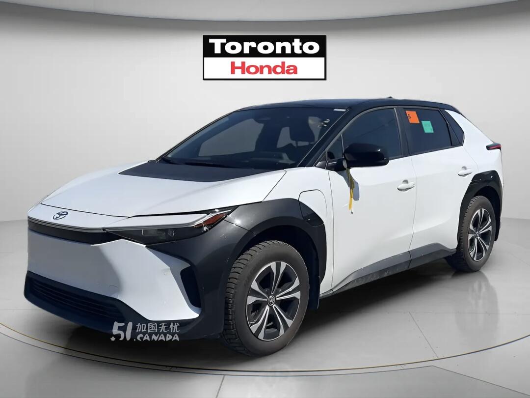 2023 Toyota bZ4X view 3