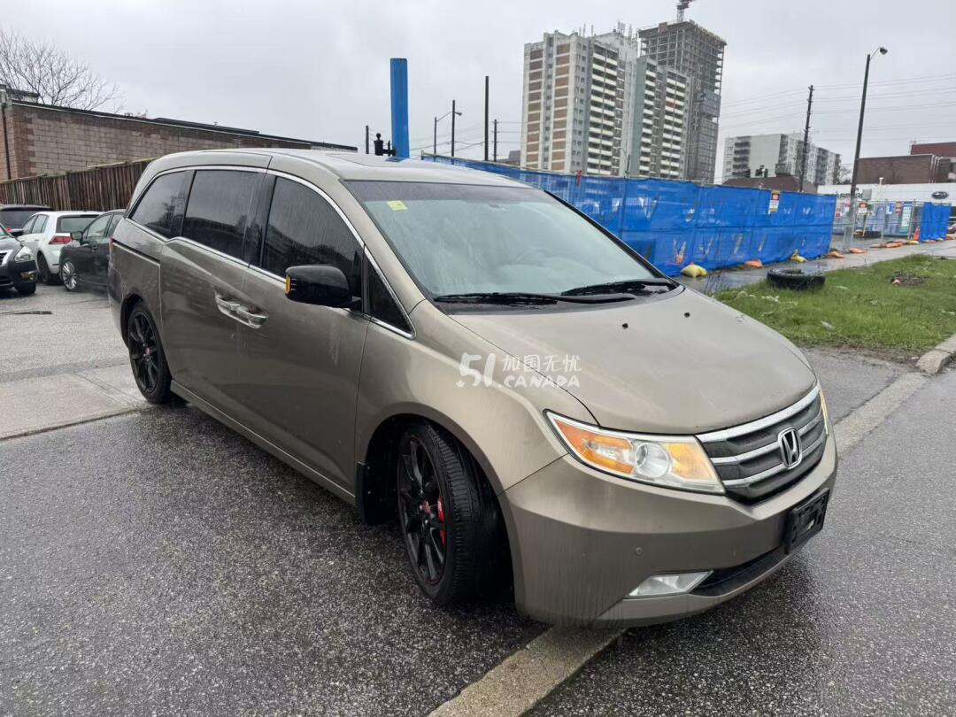 2013 Honda Odyssey view 3