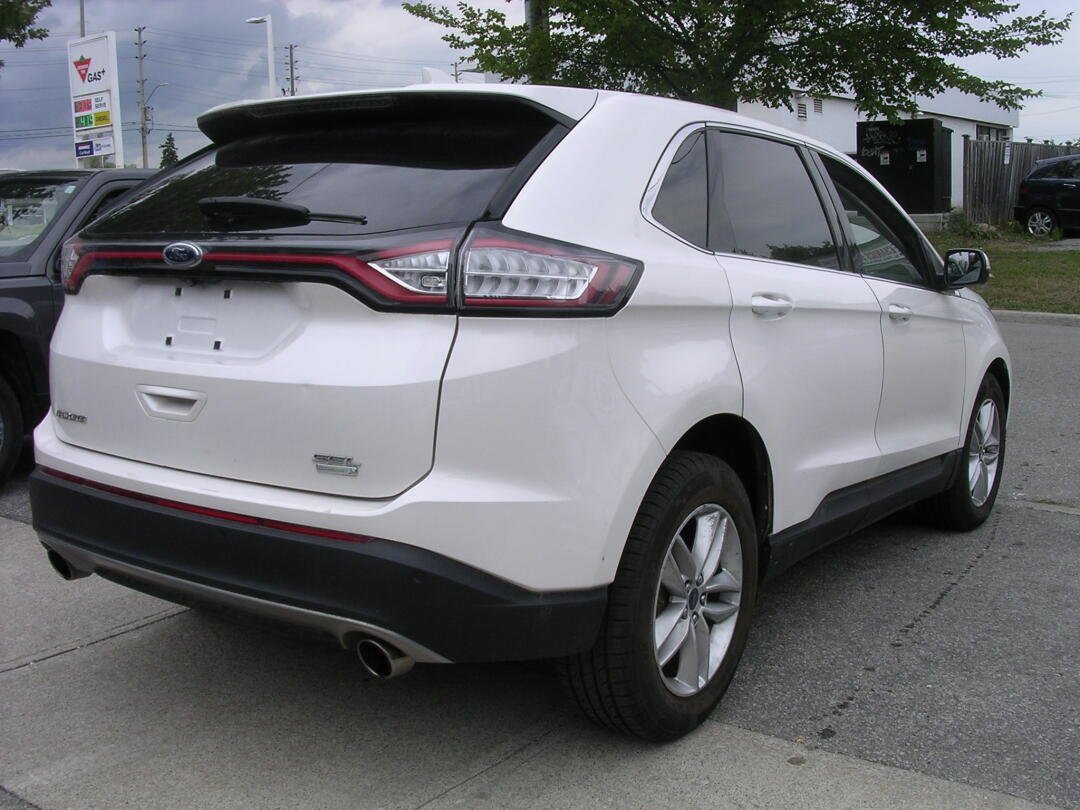 2015 Ford Edge view 3