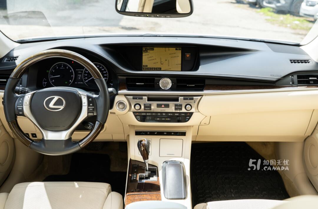 2015 Lexus ES view 5