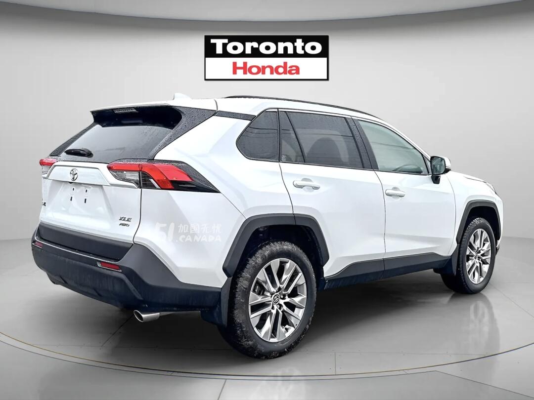 2023 Toyota RAV 4 view 4