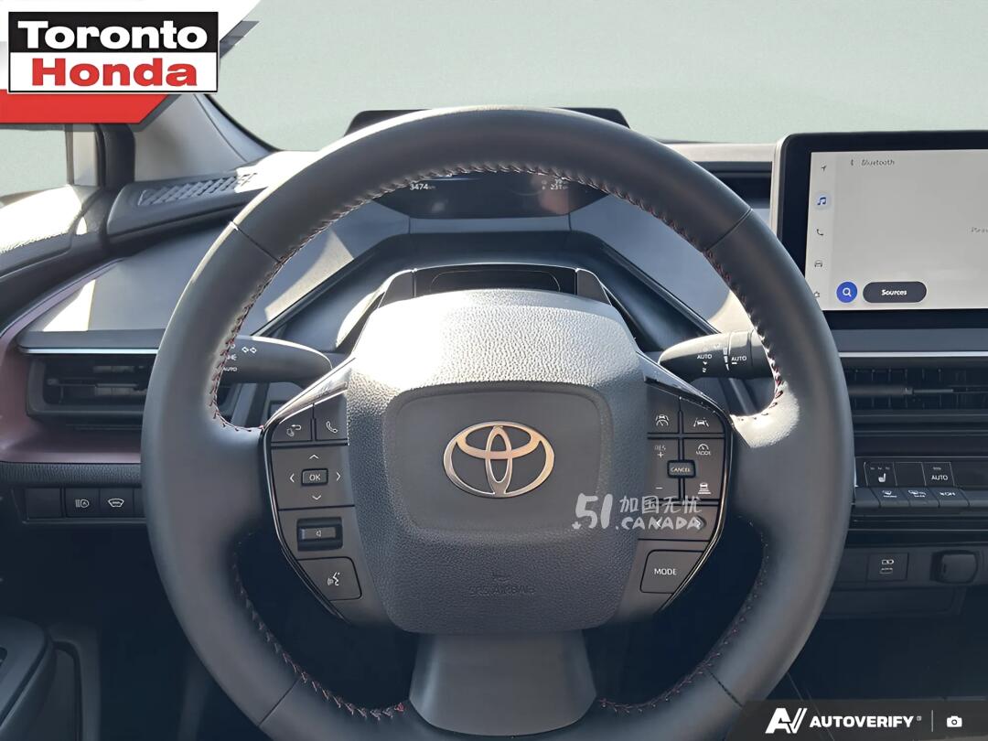 2025 Toyota Prius view 5