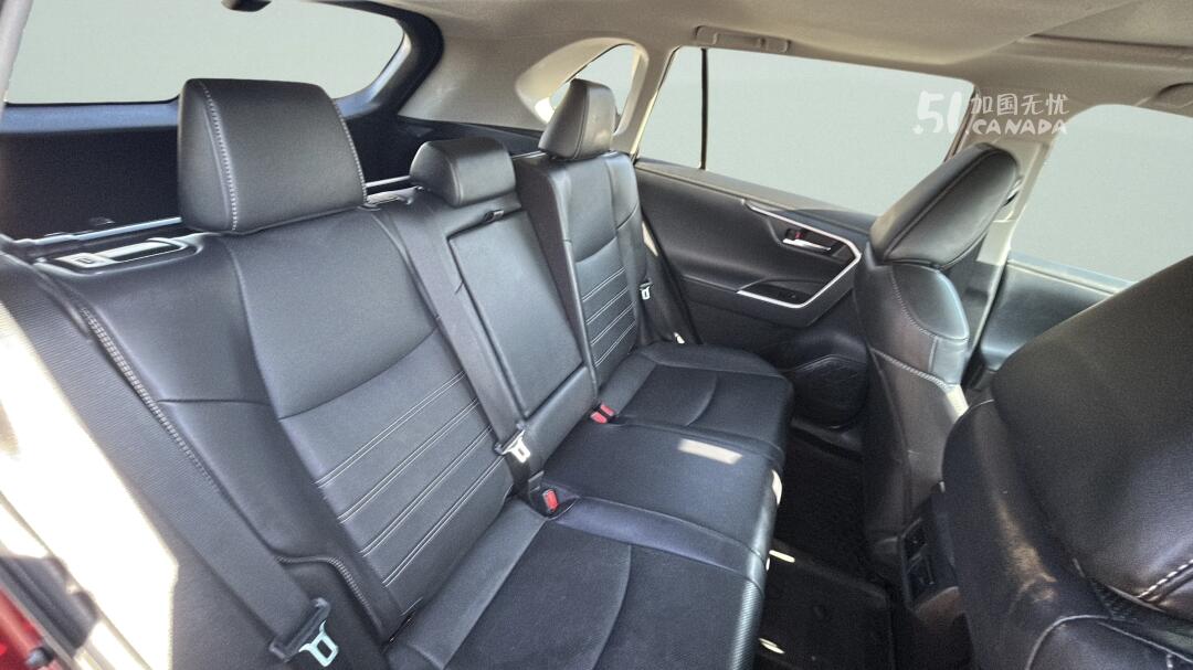 2023 Toyota RAV 4 view 8