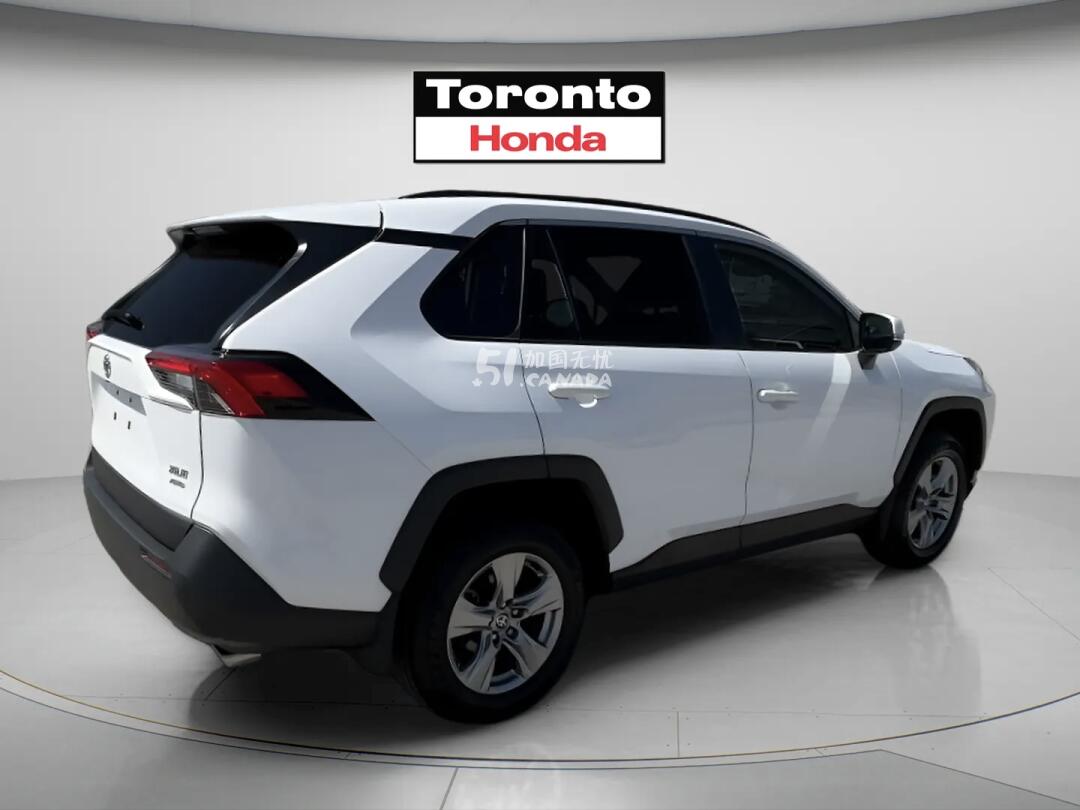2025 Toyota RAV 4 view 4