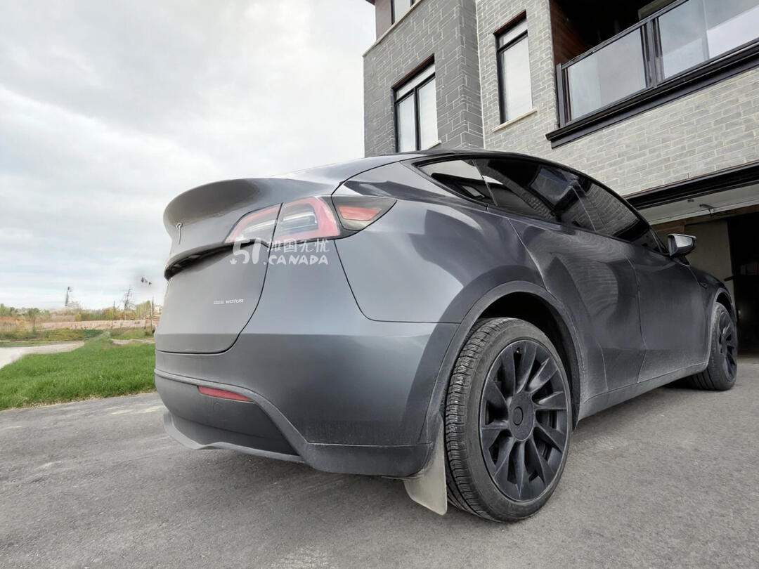 2023 Tesla Model Y view 8