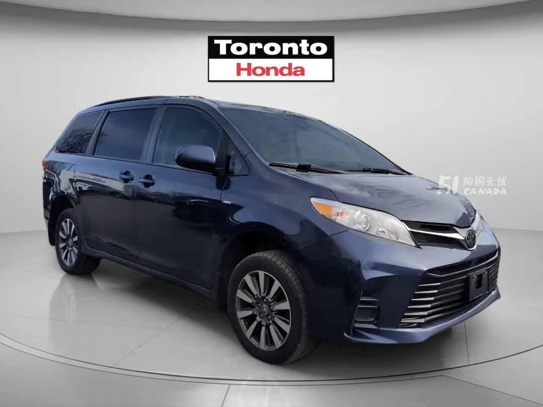 2020 Toyota Sienna view 2