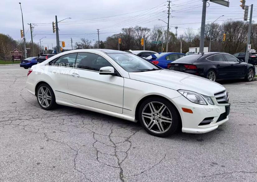 2013 Mercedes-Benz E-Class view 5