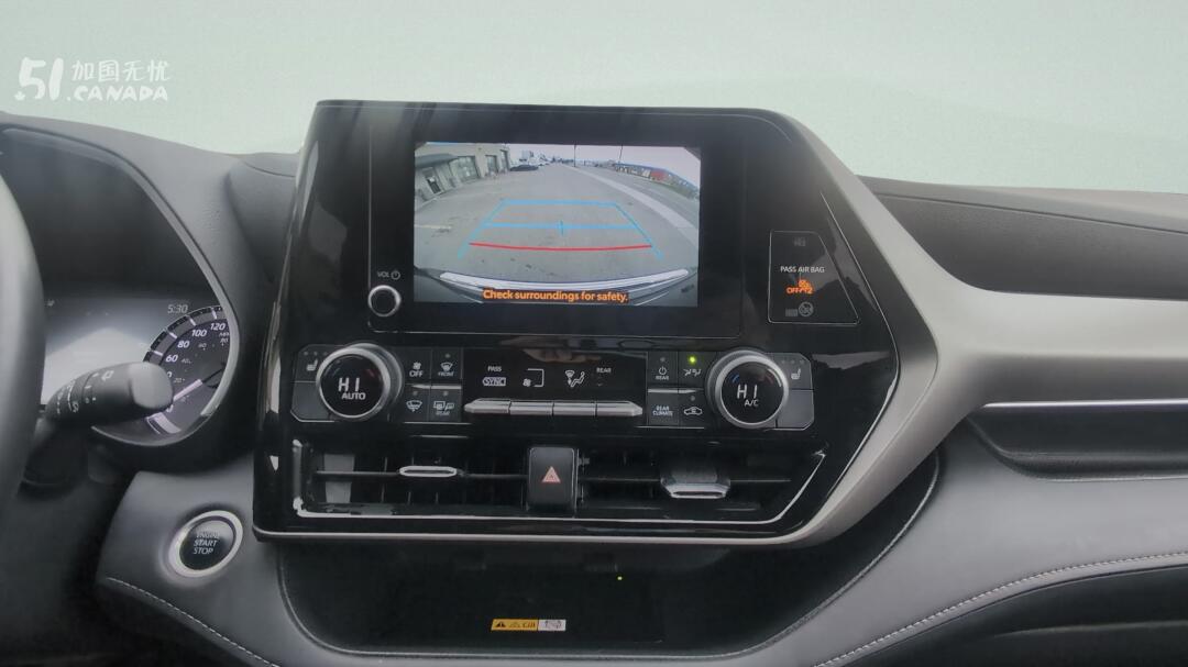 2024 Toyota Highlander view 5