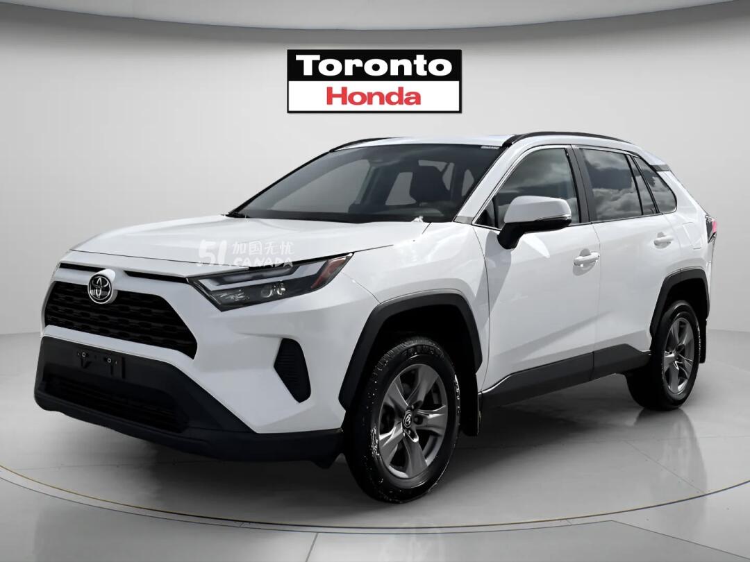 2024 Toyota RAV 4 view 2