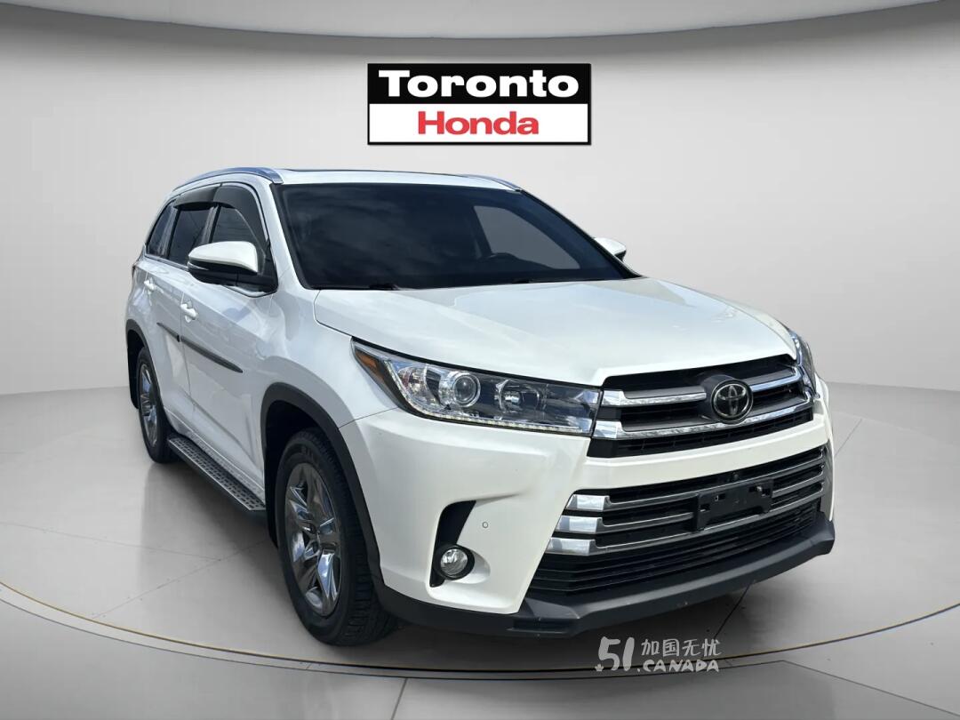 2017 Toyota Highlander view 2